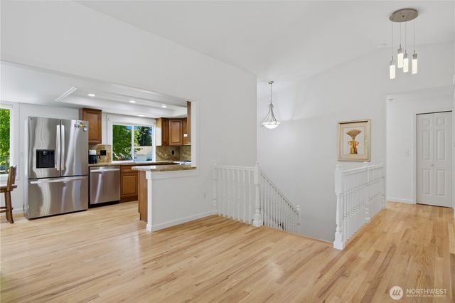 10606 NE 19th Place, Bellevue, WA 98004