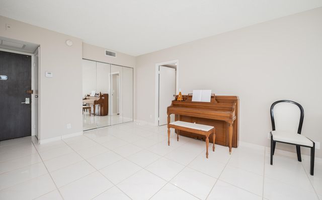 20335 W Country Club Drive 1704, Aventura, FL 33180