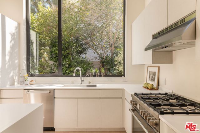 4118 Wade Street, Los Angeles, CA 90066