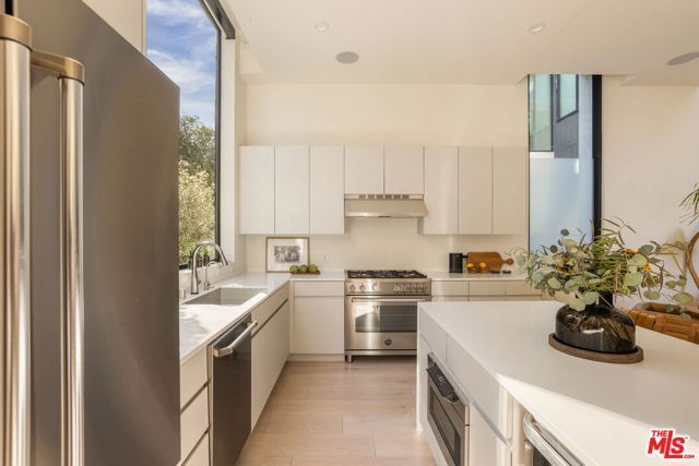 4118 Wade Street, Los Angeles, CA 90066