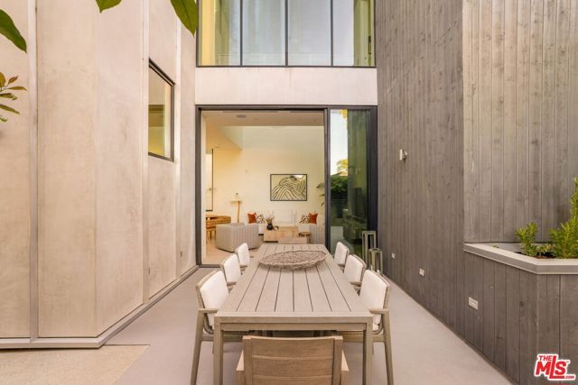 4118 Wade Street, Los Angeles, CA 90066