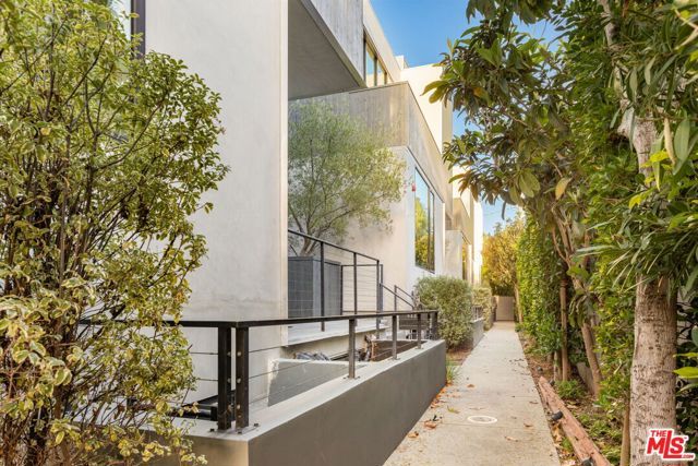 4118 Wade Street, Los Angeles, CA 90066