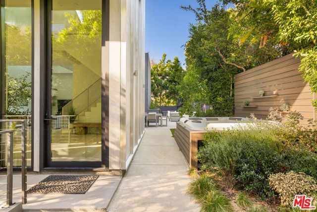 4118 Wade Street, Los Angeles, CA 90066