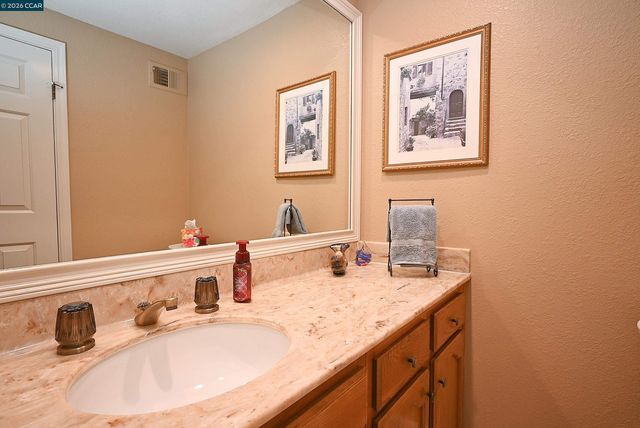 6670 Edgewood Way, Castro Valley, CA 94552