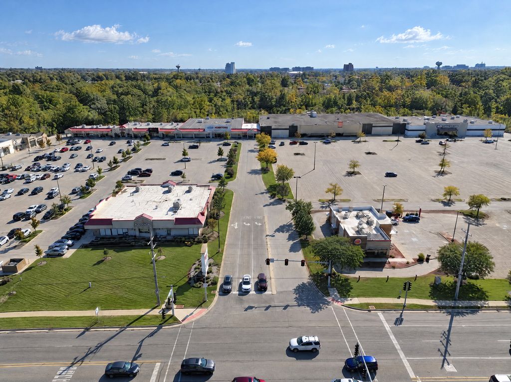 401-581 E Roosevelt Road, Lombard, IL 60148 — exterior