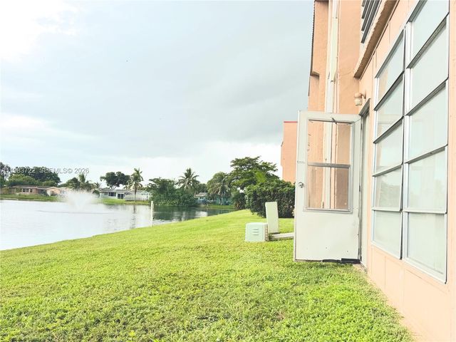 9900 Sunrise Lakes Blvd 102, Sunrise, FL 33322