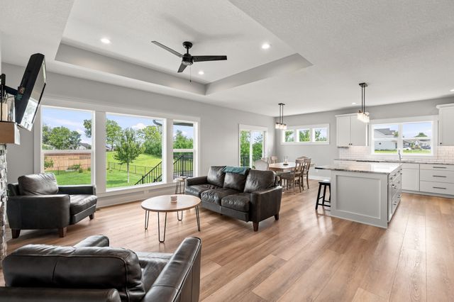 1914 Timberview Drive, Norwalk, IA 50211