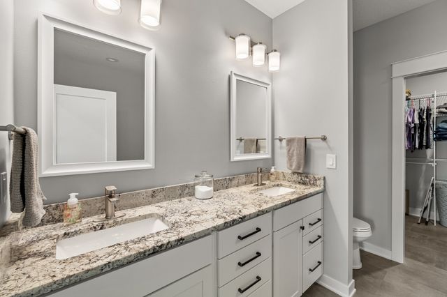 1914 Timberview Drive, Norwalk, IA 50211