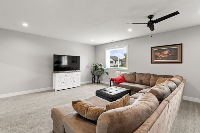 1914 Timberview Drive, Norwalk, IA 50211