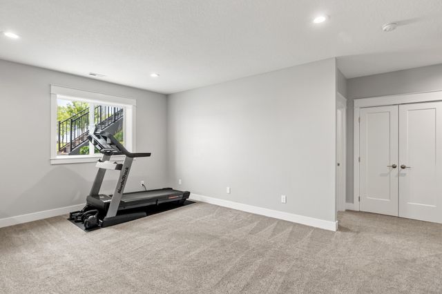 1914 Timberview Drive, Norwalk, IA 50211
