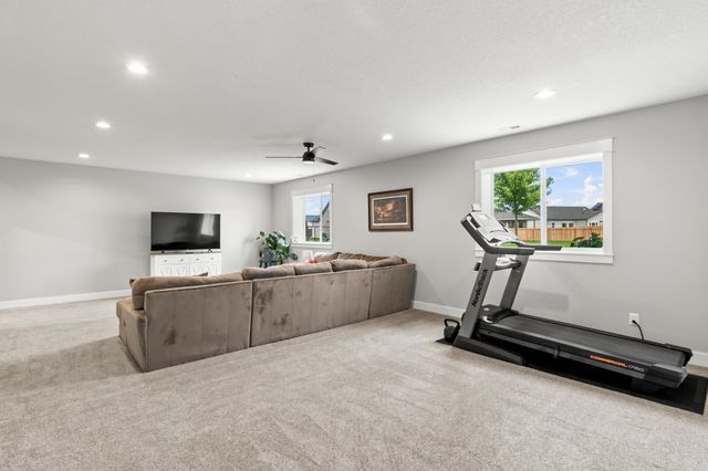 1914 Timberview Drive, Norwalk, IA 50211