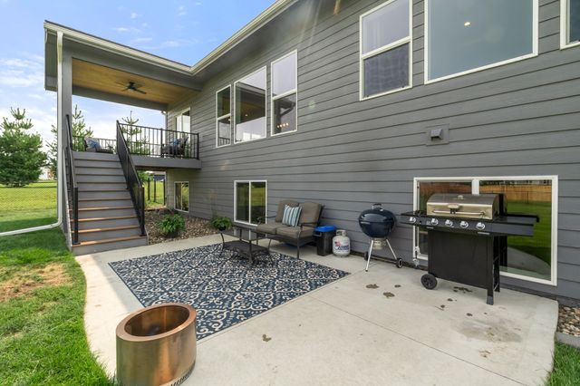 1914 Timberview Drive, Norwalk, IA 50211