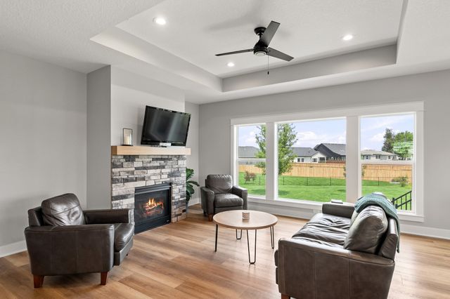 1914 Timberview Drive, Norwalk, IA 50211