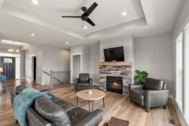 1914 Timberview Drive, Norwalk, IA 50211