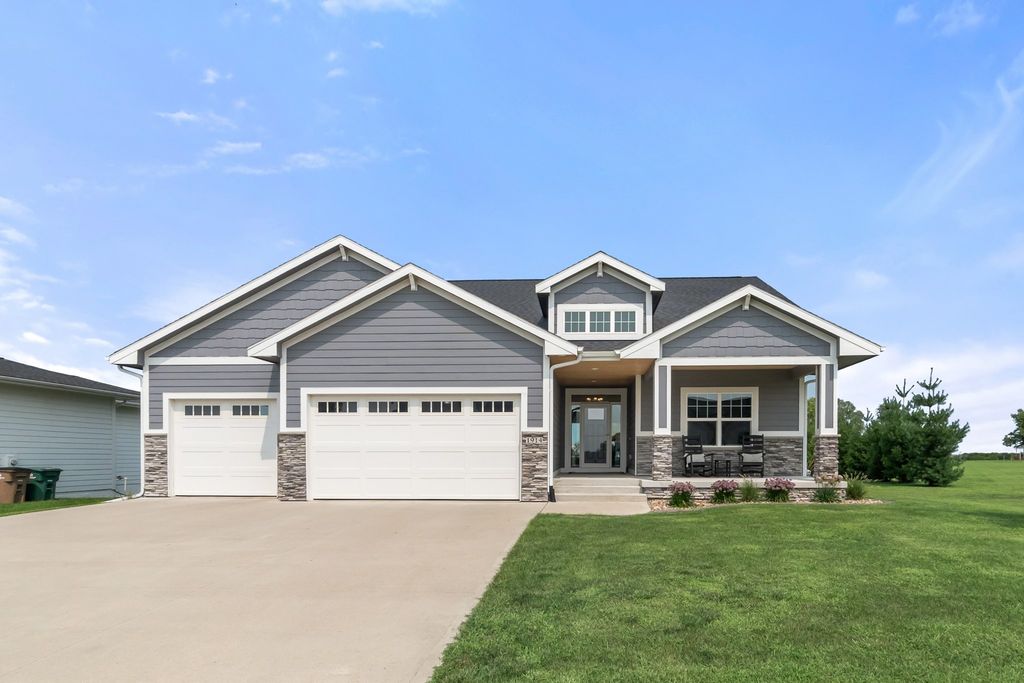 1914 Timberview Drive, Norwalk, IA 50211