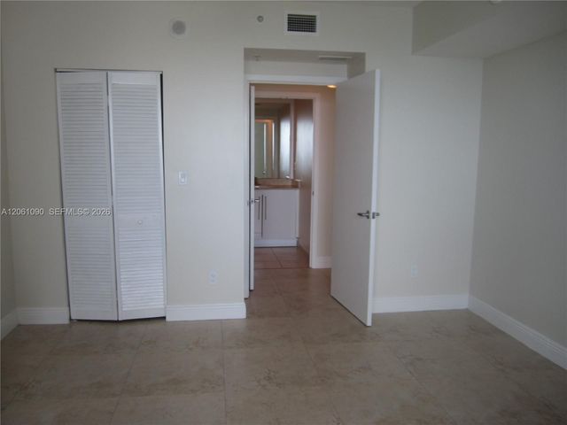 325 S Biscayne Blvd 4316, Miami, FL 33131