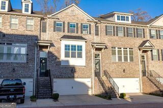 2002 RAVEN Way W, Atlanta, GA 30341