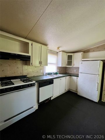 9998 Ray Avenue, Kingston, OK 73439