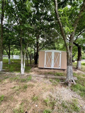9998 Ray Avenue, Kingston, OK 73439