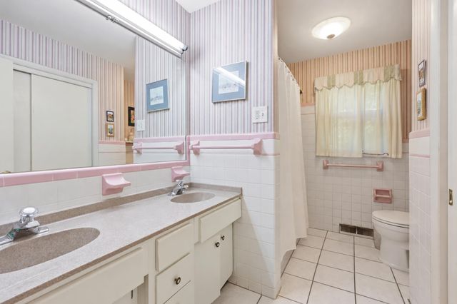 1272 Standish Way, Lexington, KY 40504