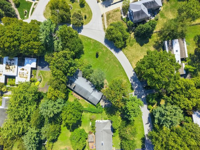 1272 Standish Way, Lexington, KY 40504