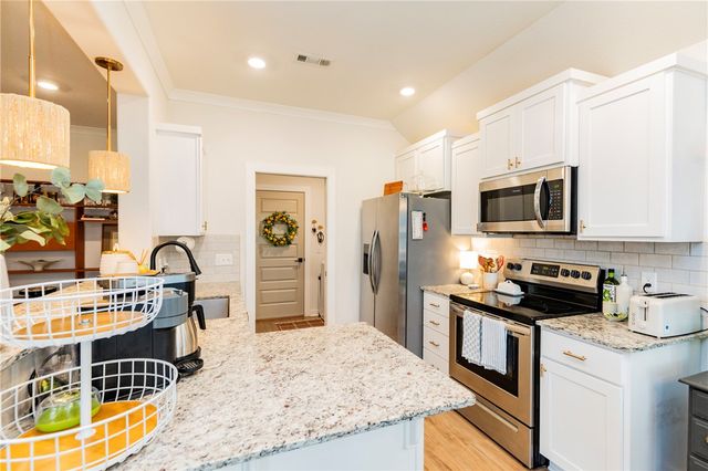 208 S Nightfall Avenue, Farmington, AR 72730
