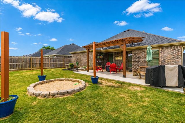 208 S Nightfall Avenue, Farmington, AR 72730
