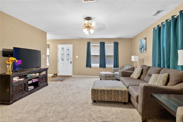 319 Holiday Drive, Lansing, KS 66043