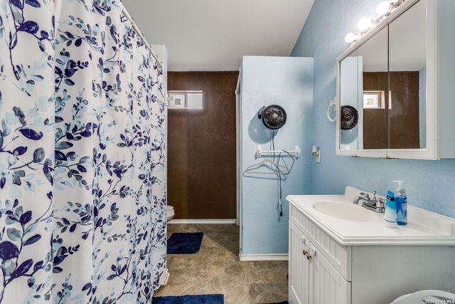 301 E County Road 678, Natalia, TX 78059