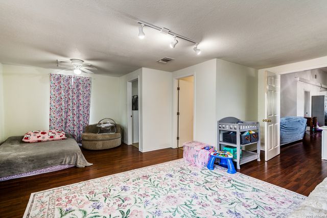 301 E County Road 678, Natalia, TX 78059