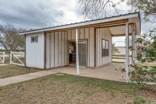 301 E County Road 678, Natalia, TX 78059