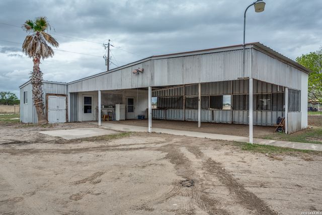 301 E County Road 678, Natalia, TX 78059