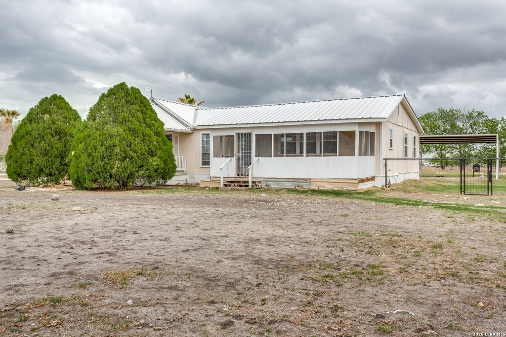 301 E County Road 678, Natalia, TX 78059