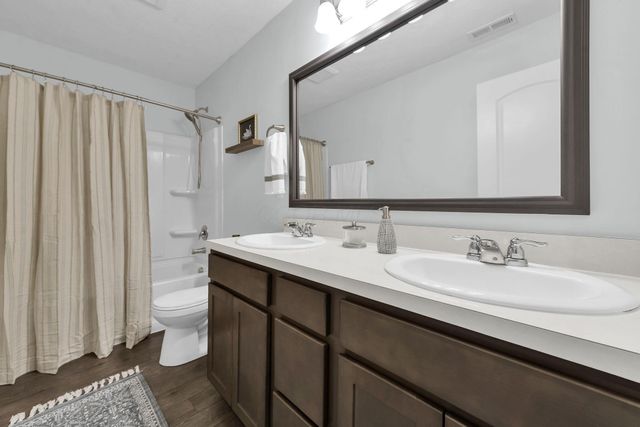 1138 Lake Forest Drive, Hebron, OH 43025