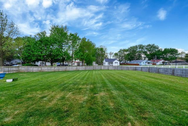 1138 Lake Forest Drive, Hebron, OH 43025