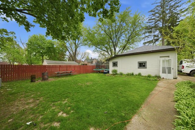 1003 Saint John Street, Elgin, IL 60120