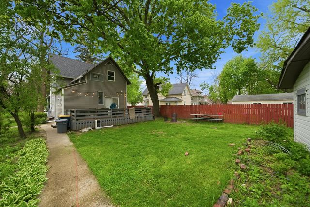 1003 Saint John Street, Elgin, IL 60120