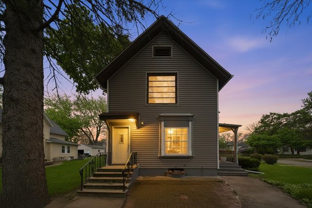 1003 Saint John Street, Elgin, IL 60120
