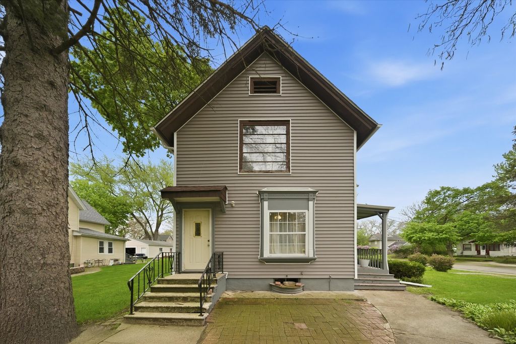 1003 Saint John Street, Elgin, IL 60120