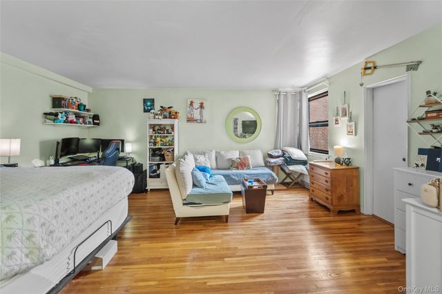 142 Garth Road 4Q, Scarsdale, NY 10583