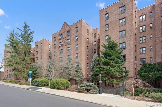 142 Garth Road 4Q, Scarsdale, NY 10583