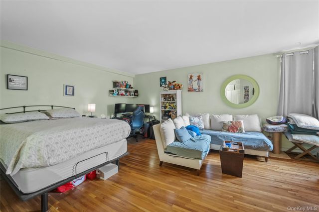 142 Garth Road 4Q, Scarsdale, NY 10583