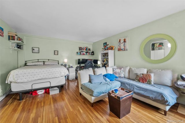 142 Garth Road 4Q, Scarsdale, NY 10583