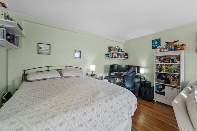 142 Garth Road 4Q, Scarsdale, NY 10583