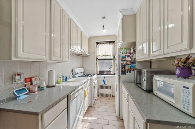 142 Garth Road 4Q, Scarsdale, NY 10583