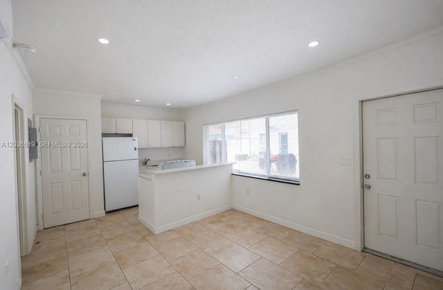572 NE 67th St 5, Miami, FL 33138