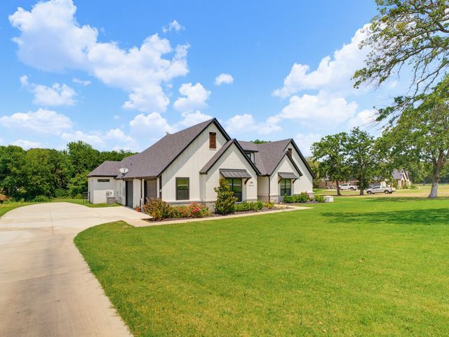 209 Rio Rancho Drive, Decatur, TX 76234