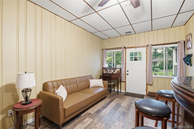 3 Parkside Avenue, Miller Place, NY 11764
