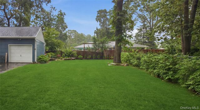 3 Parkside Avenue, Miller Place, NY 11764