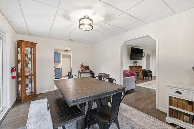 3 Parkside Avenue, Miller Place, NY 11764
